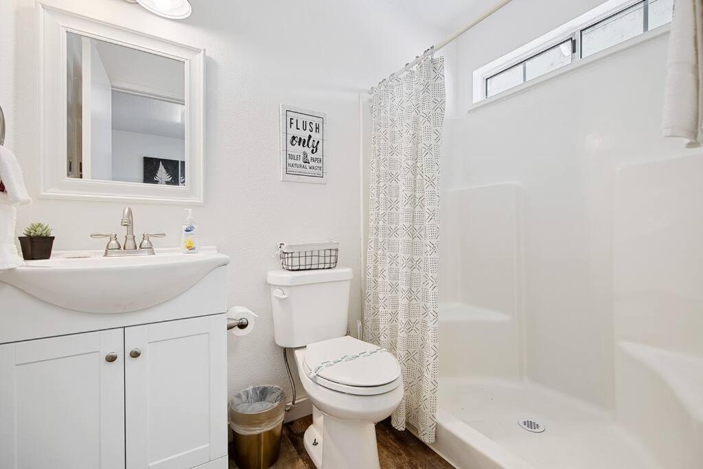 Couples Studio 1 W Full Kitchen Apartment Oakhurst Bagian luar foto